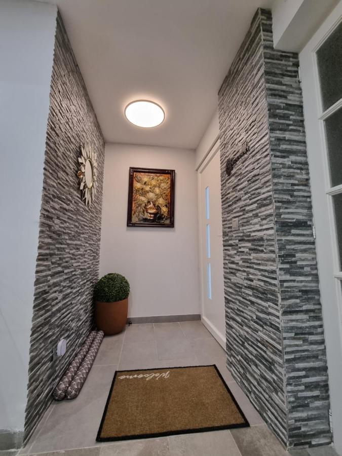Villa Flora Superior Apartment Кабри Экстерьер фото